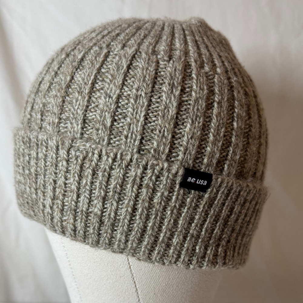 American Eagle Outfitters Tan/Cream Ribbed Beanie. OS.